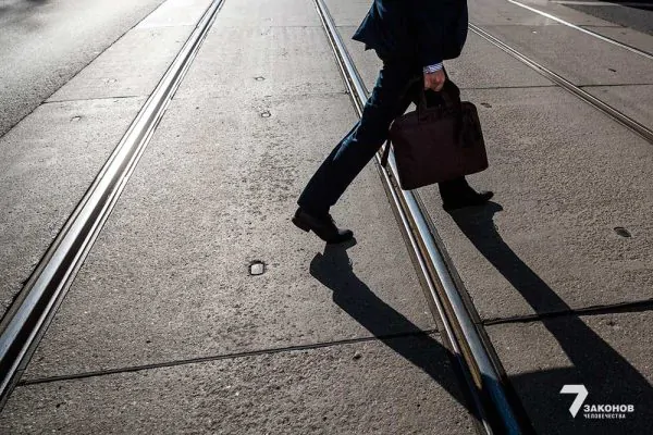 Является ли воровством переход улицы в неположенном месте?